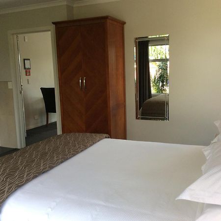 City Corporate Motor Inn Палмерстън Норт Екстериор снимка
