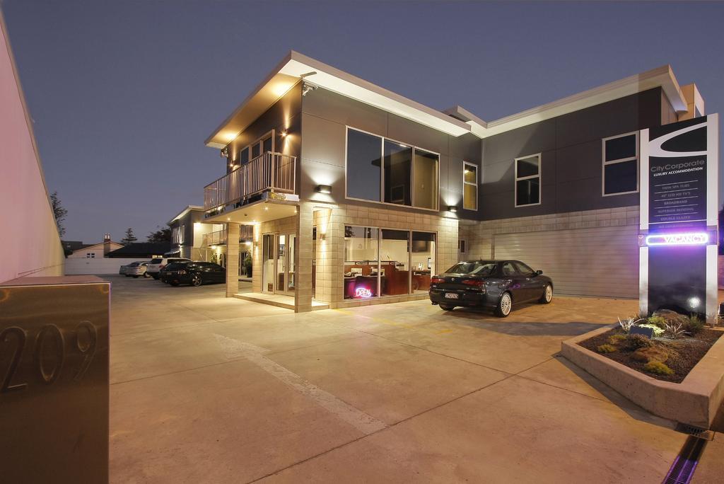 City Corporate Motor Inn Палмерстън Норт Екстериор снимка